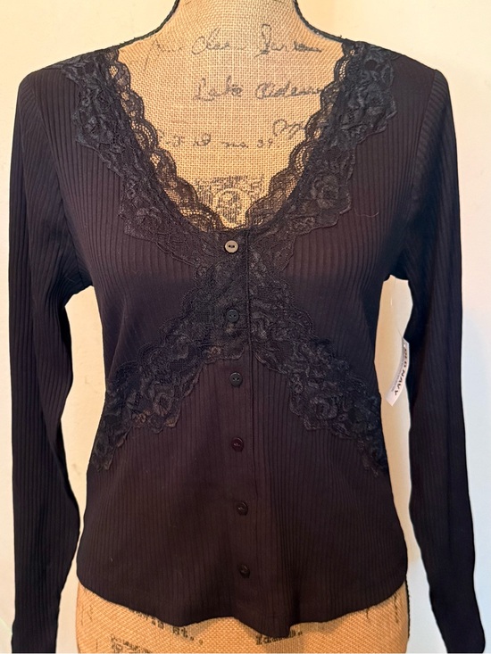Old Navy Tops - Old Navy lace trimmed top-new with tag!
